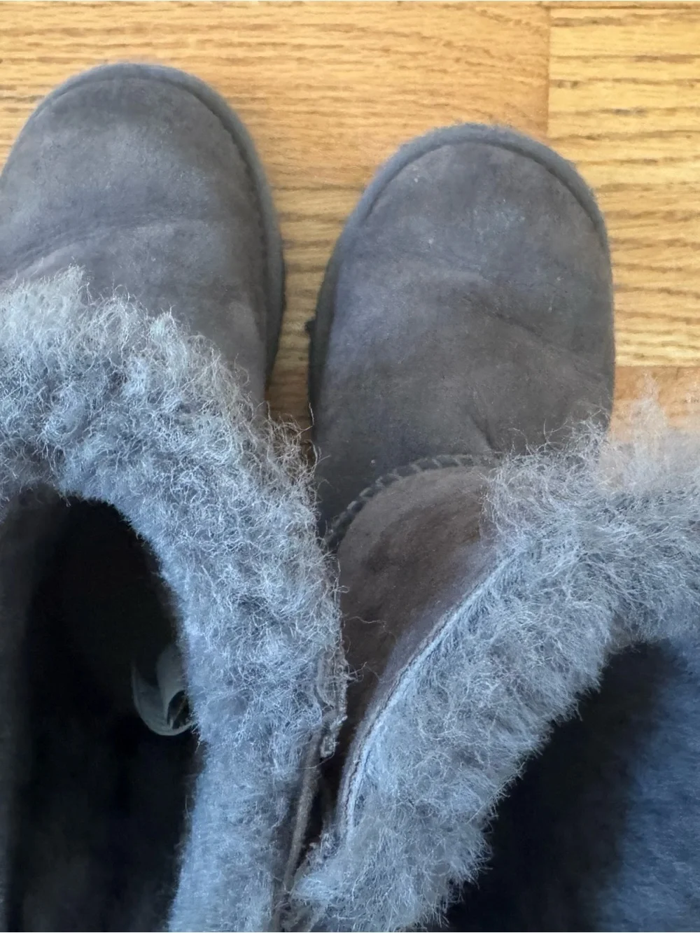 UGG Bailey Bow Mini Boot in Gray Size 13